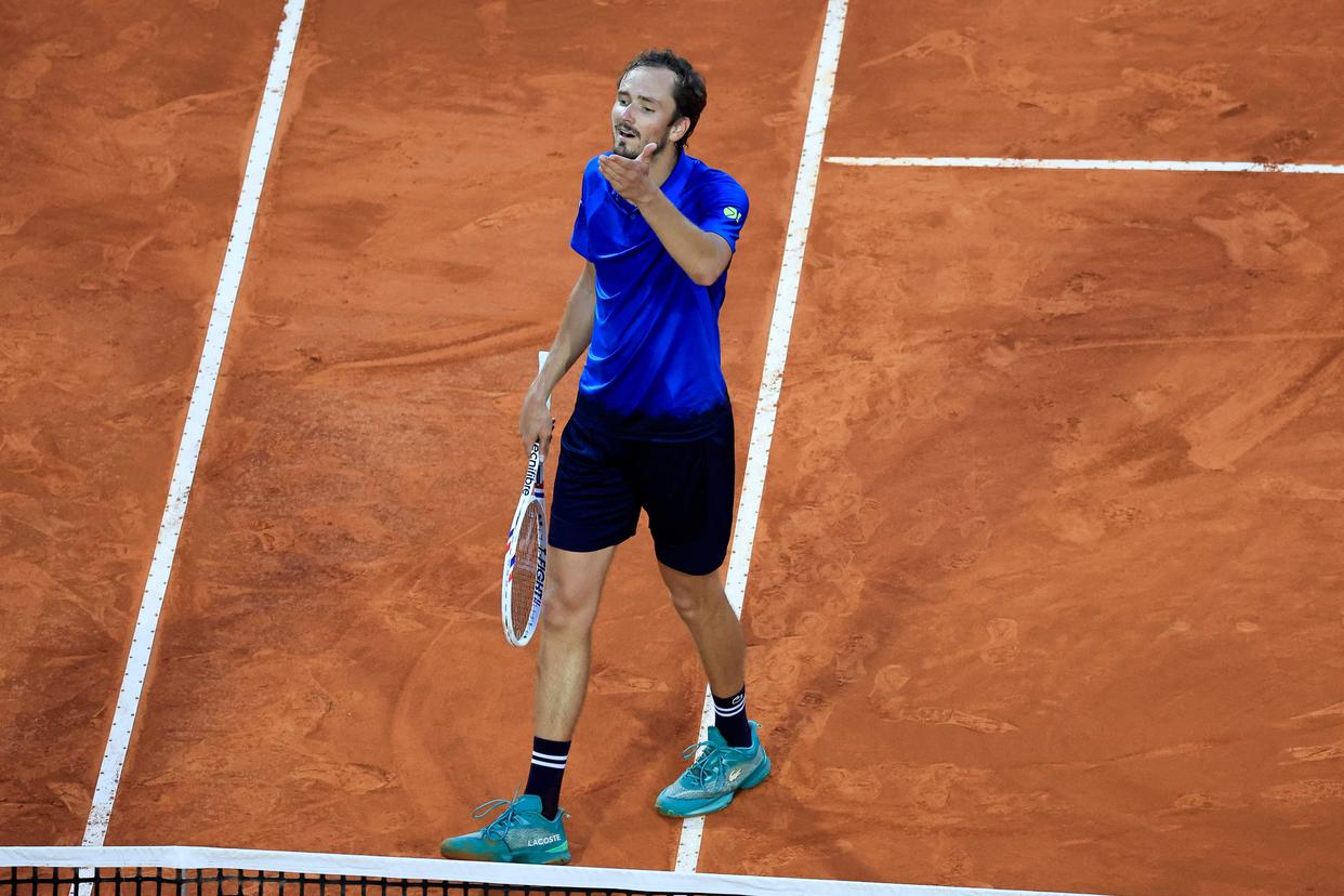 意大利网球队鏖战美国网球队，梅德韦杰夫绝境逆转