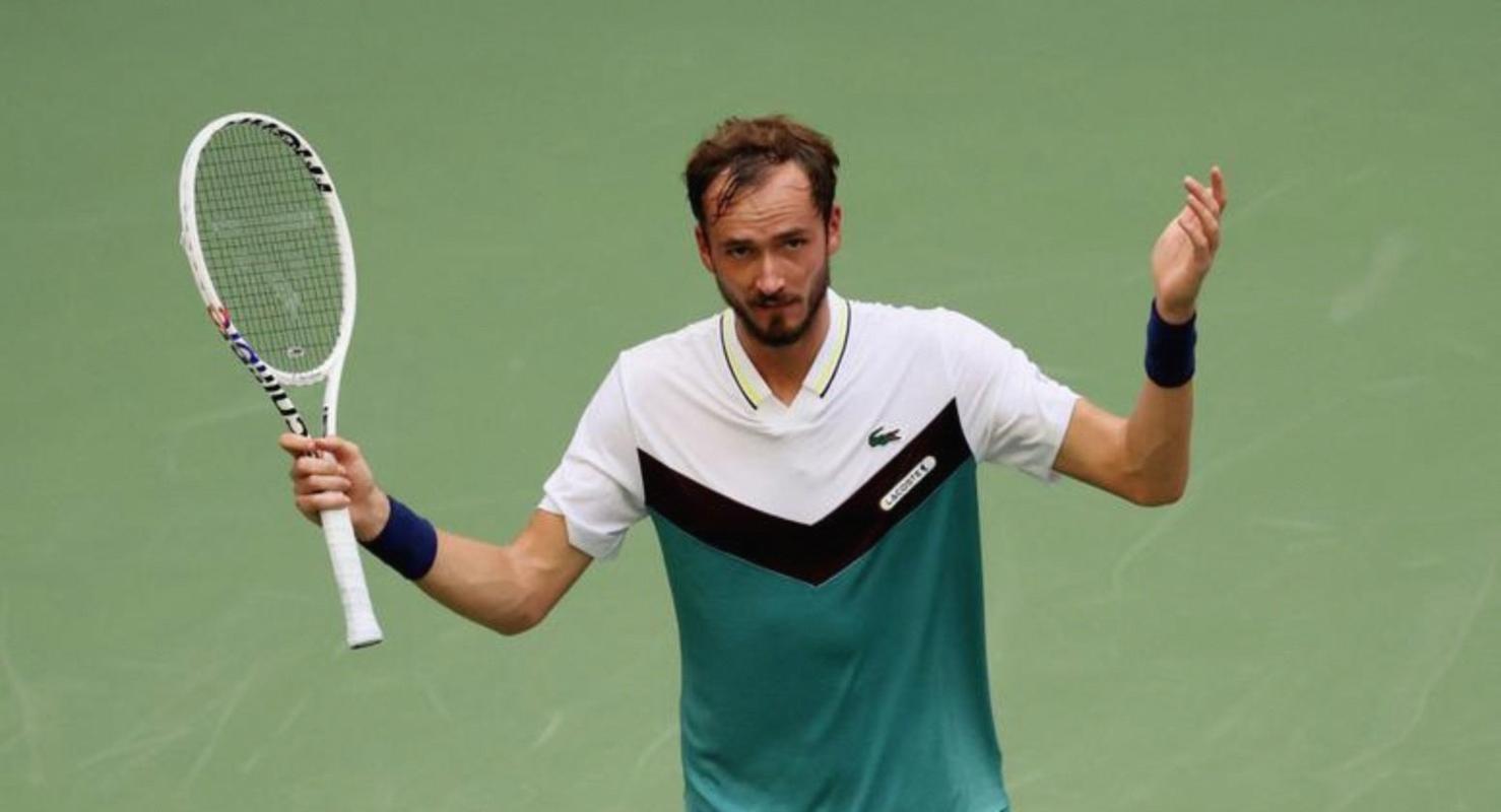 意大利网球队鏖战美国网球队，梅德韦杰夫绝境逆转