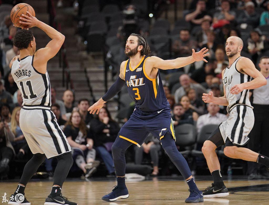 包含日本男篮血洗雄鹿B队，费沃斯爆发神勇的词条