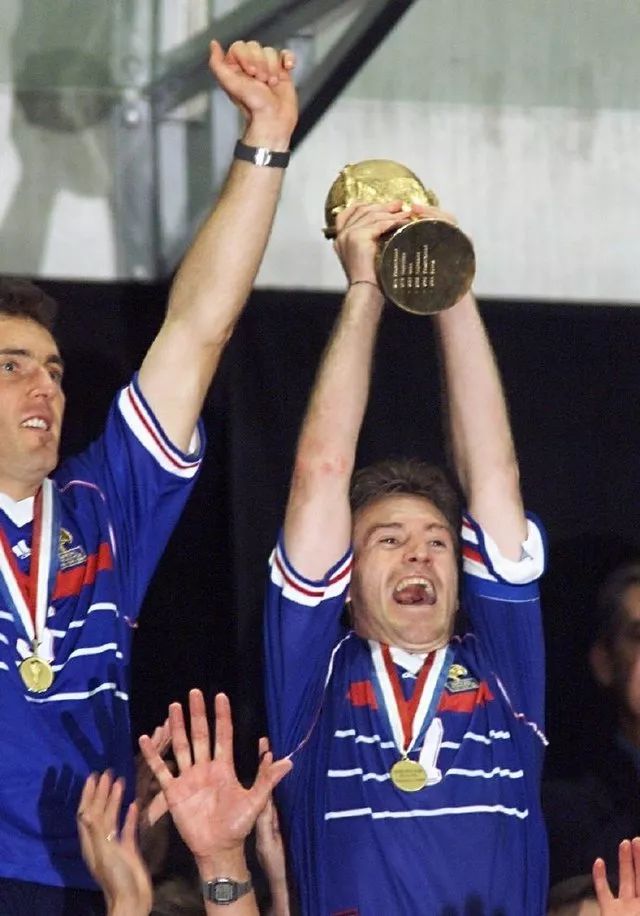 法国队险胜瑞典队,奥恰洛夫统治全场 法国队险胜瑞典队,奥恰洛夫统治全场