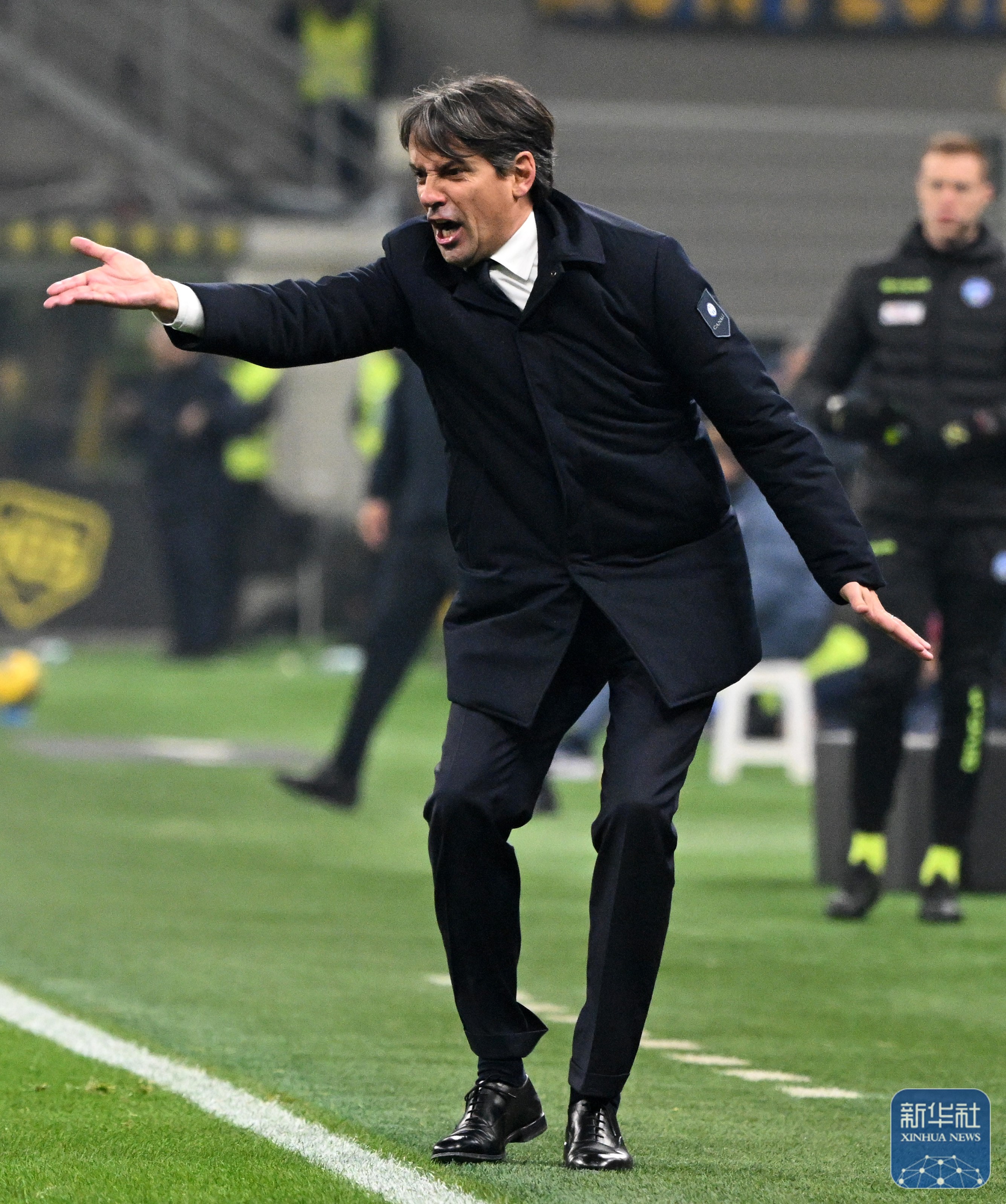 AC米兰翻盘巴萨,德布劳内高光表现 AC米兰翻盘巴萨,德布劳内高光表现