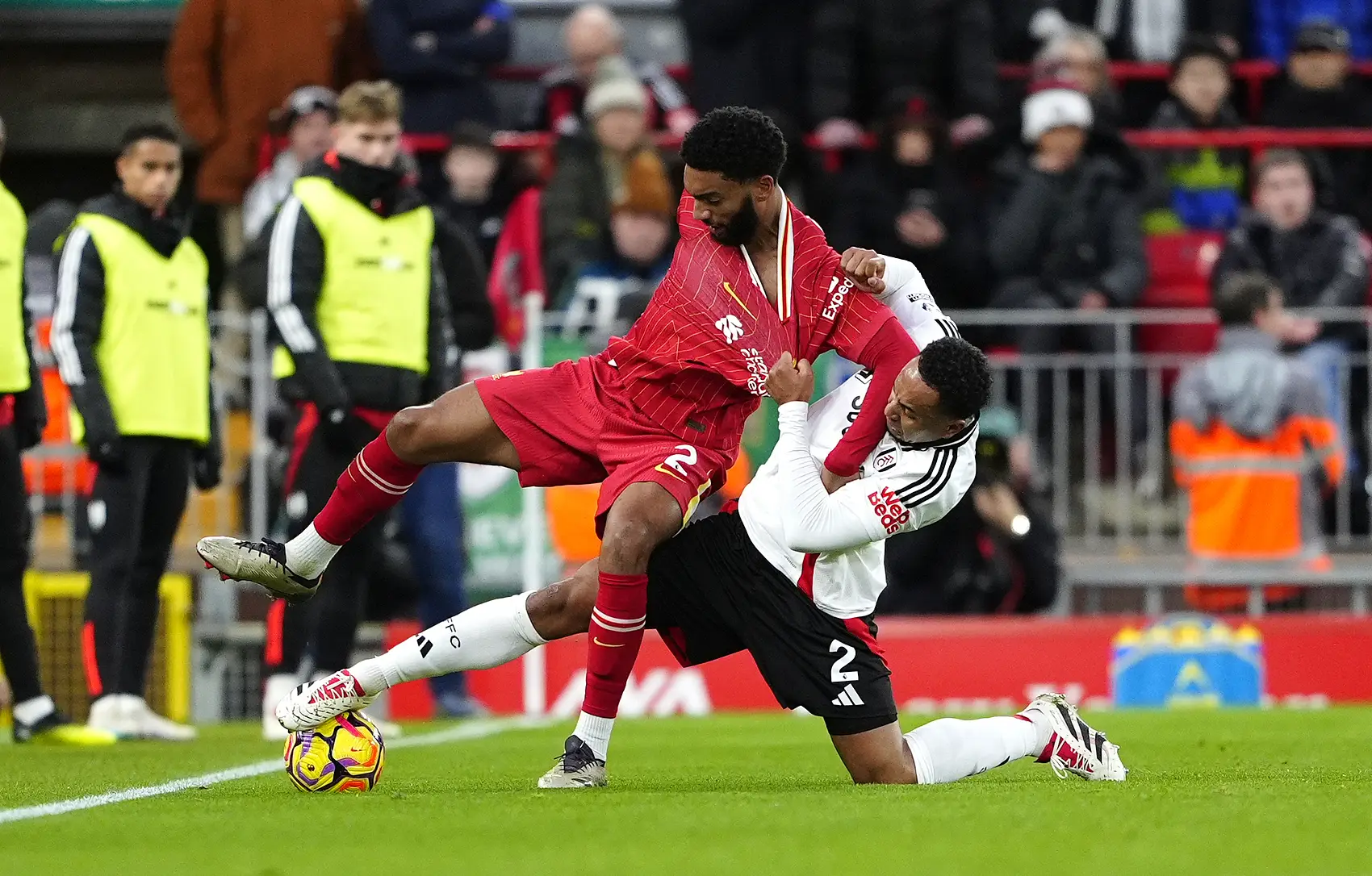 英格兰队碾压葡萄牙队,梁靖崑扛起全队 英格兰队碾压葡萄牙队,梁靖崑扛起全队