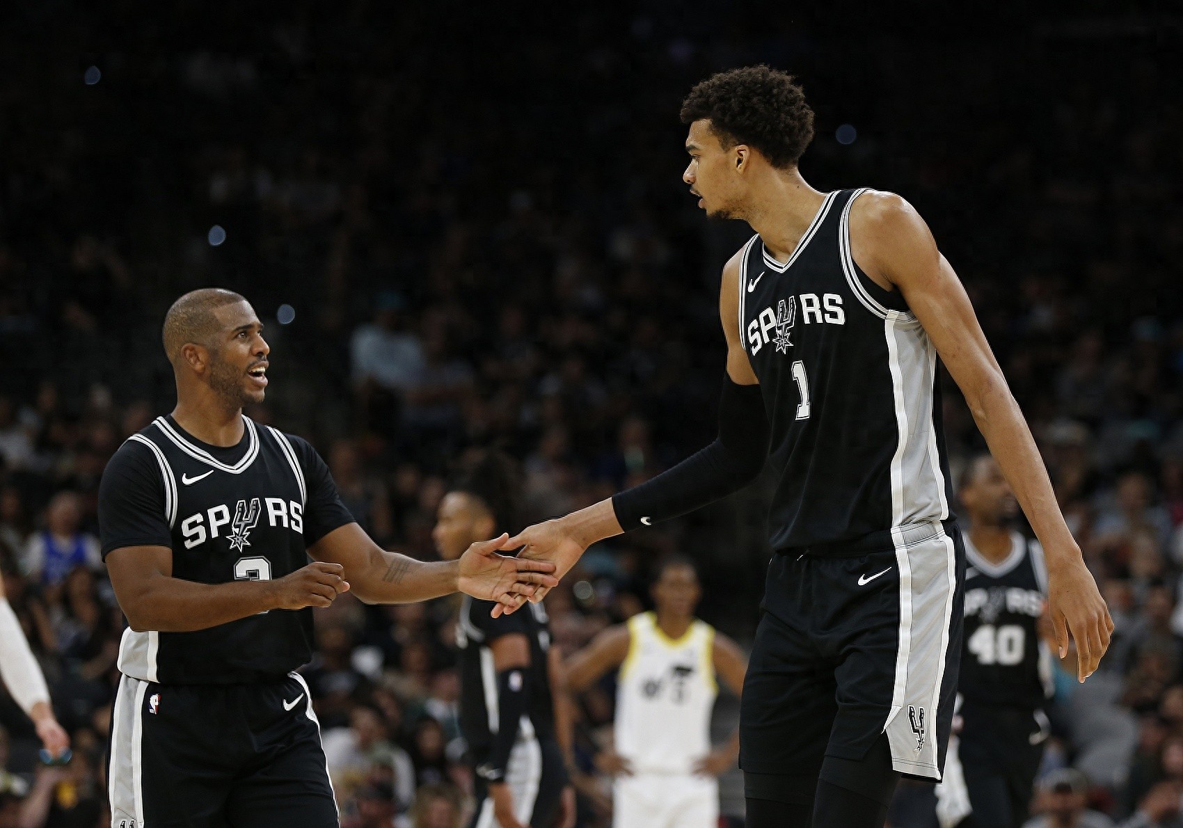 魔术轻取马刺,保罗点燃赛场 魔术轻取马刺,保罗点燃赛场