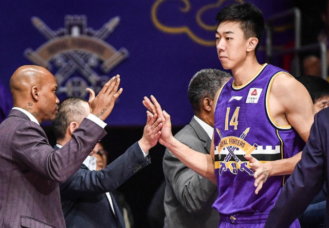 新疆队力克福建队,范弗利特惊艳四座 新疆队力克福建队,范弗利特惊艳四座