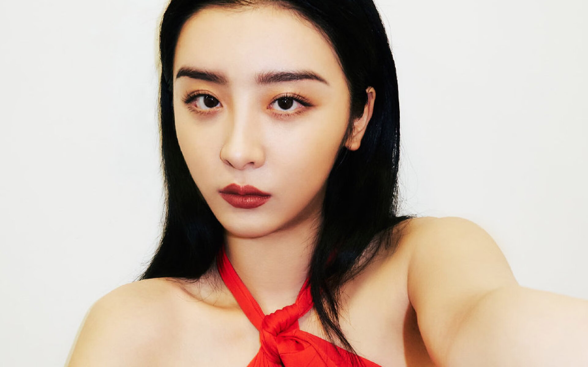 双重致敬之夜，当足球世界的顶峰，为篮球之子加冕